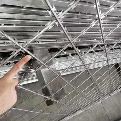 Filo spinato in ferro zincato rosso calibro 12 Bobina di filo spinato a croce Spinato Anti-arrampicata Facile installazione Recinzione protettiva per la costruzione