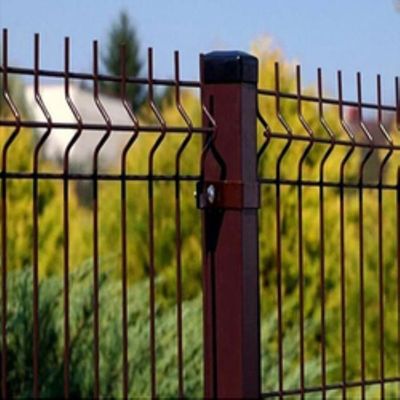 Recinzione in rete metallica saldata 3D curva 50x200mm con rivestimento a polvere anti-UV a lunga durata per autostrade e parchi