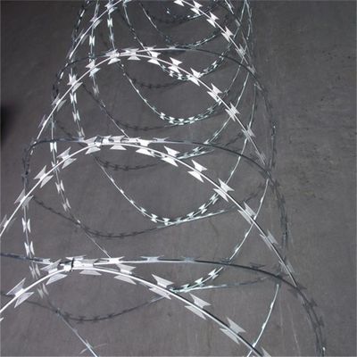 Protezione della sicurezza Recinzione a filo spinato 2,5 mm Griglia di filo di ferro Rasoio a filo spinato 25 kg/rollo Fio spinato galvanizzato