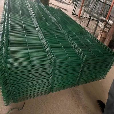 Eco-friendly 3d Curved Fence welded Wire Mesh Panel per la fattoria / autostrada / sport