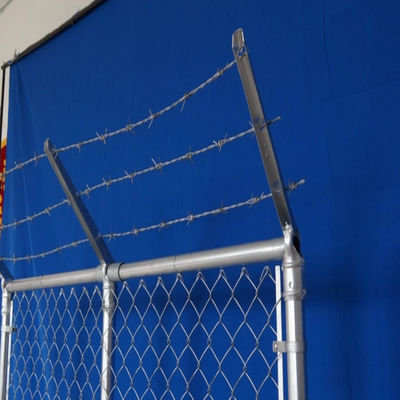 Hot Dip Galvanized Chain Link Fence Forma di diamante Ciclone Mesh Recinzione con filo spinato superiore
