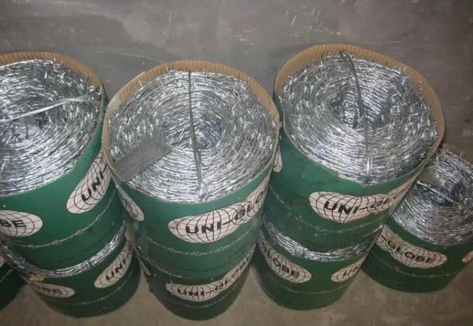 Anti ruggine galvanizzante Barbed Razor Wire Fencing Mesh 450mm di diametro 12