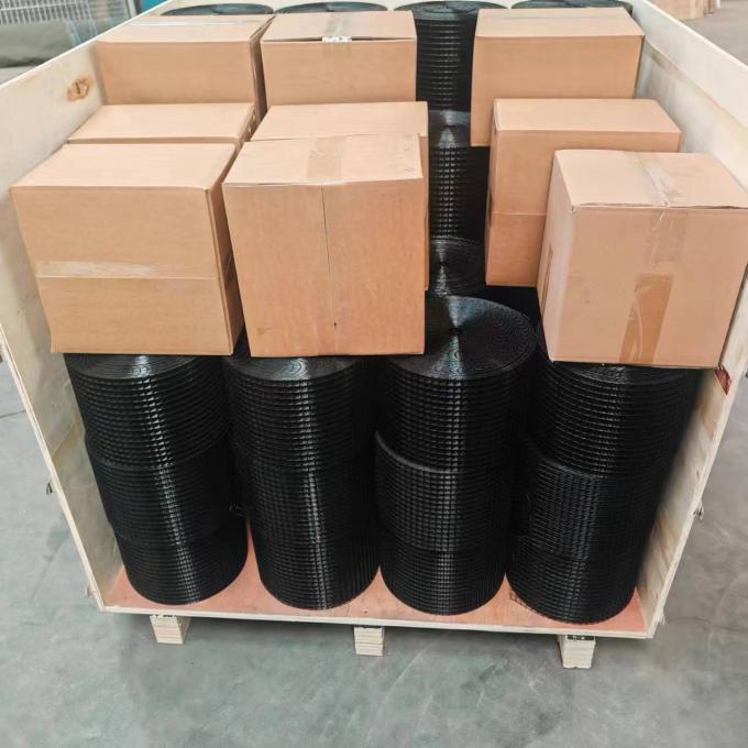 Recinto di filo metallico saldato in rotolo di tessuto hardware 1/2 con filo per gabbia per animali con rivestimento in vinile nero 12
